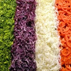 Elektrischer Gemüseschneider - 800 Watt - Inkl. 3 Schneidescheiben -Küchenzubehör Laden detail shredded vegetables b819 1